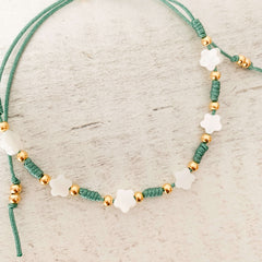 Flower Bracelet with Green Yarn