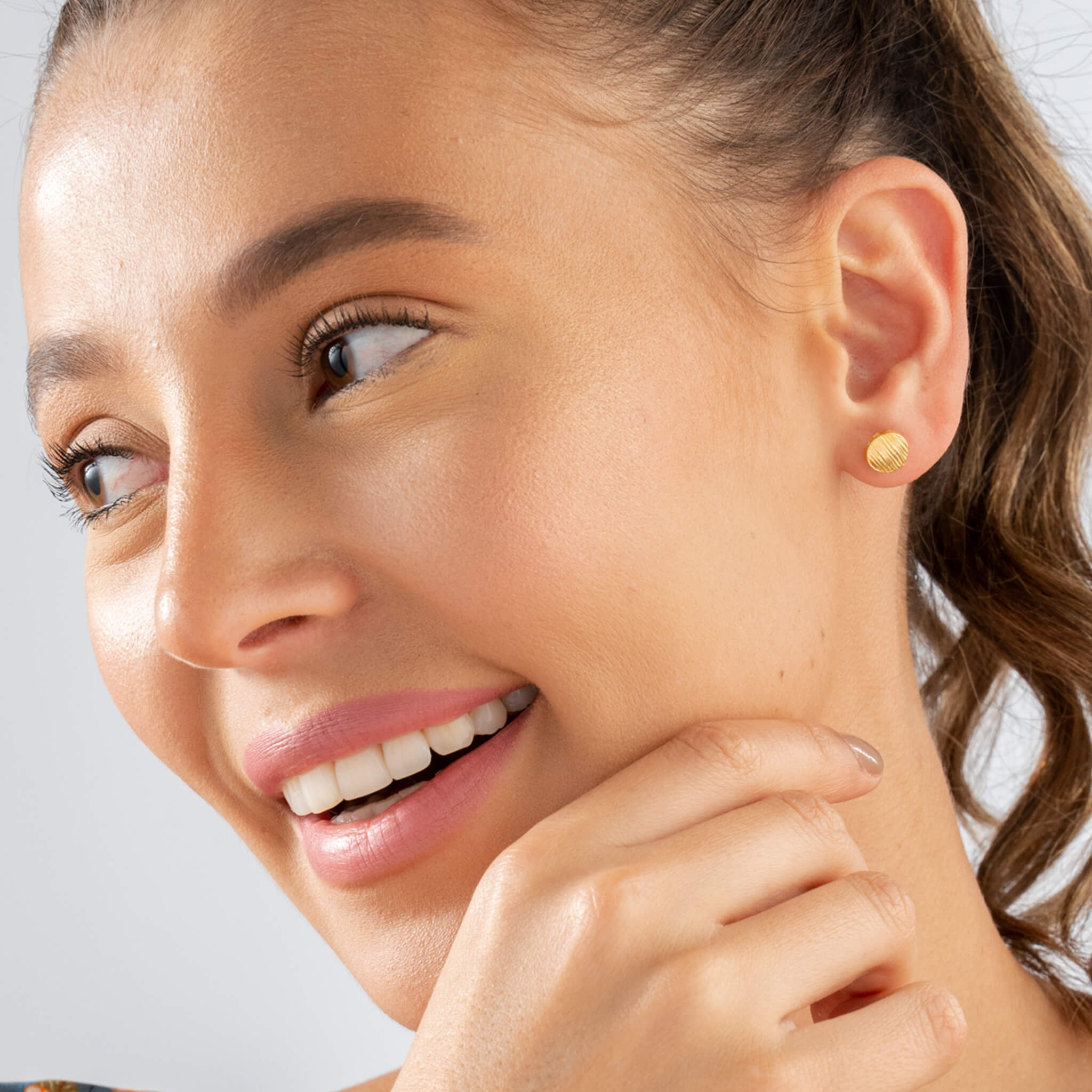 Medium Round Gold-Plated Striped Studs