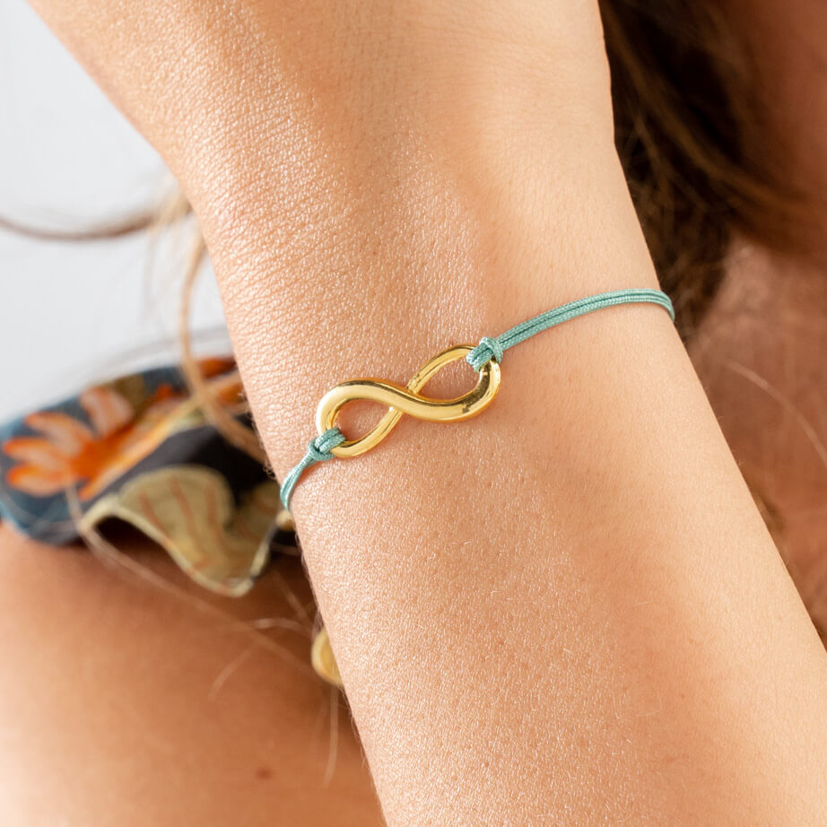 Infinity Bracelet with Yarn